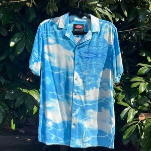 PETALS & PEACOCKS blue white water cloud print button up short sleeve shirt